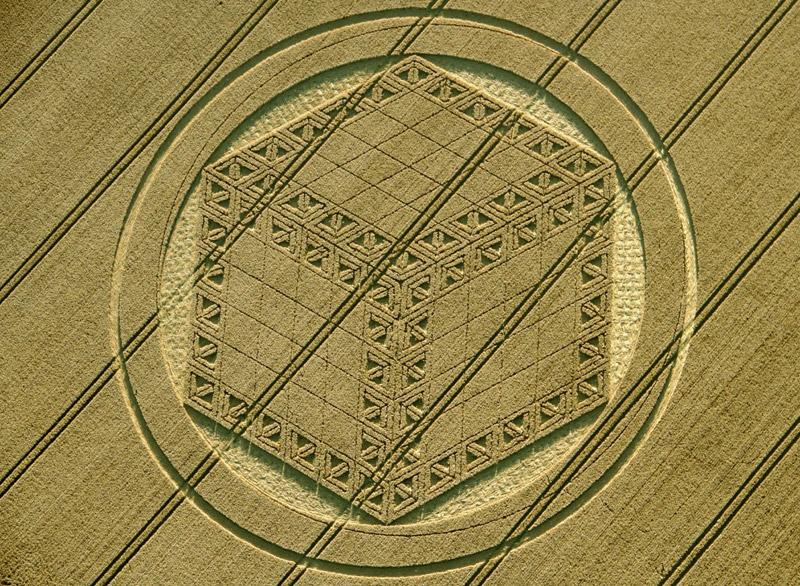A 10 ans d'intervalle, les deux plus compliqués crop circles trouvés