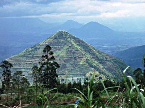 Pyramide géante à Java
