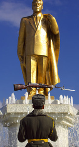 Tkmnstn repression statuedictat